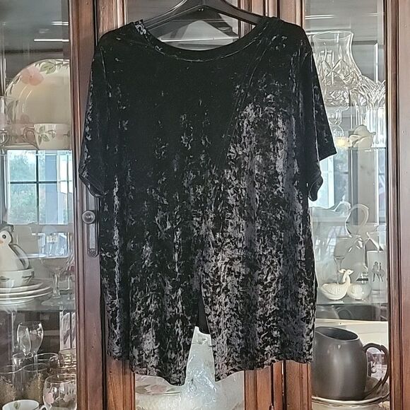 NWOT Boutique Black Velvet slit Back shirt - Picture 6 of 11